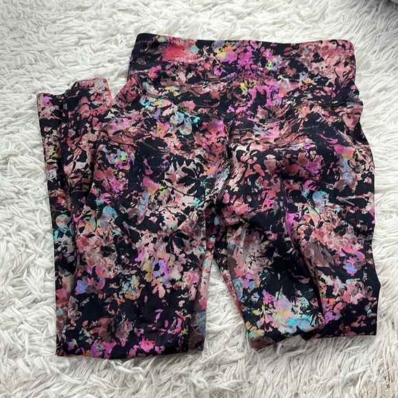 Lululemon Base Pace High-Rise Crop 23" Stencil Blossom Red Multi - Picture 5 of 6